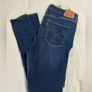 Women Levi’s jeans